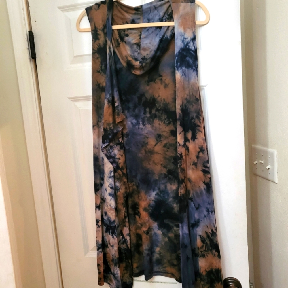 Sleeveless hooded tye dye duster